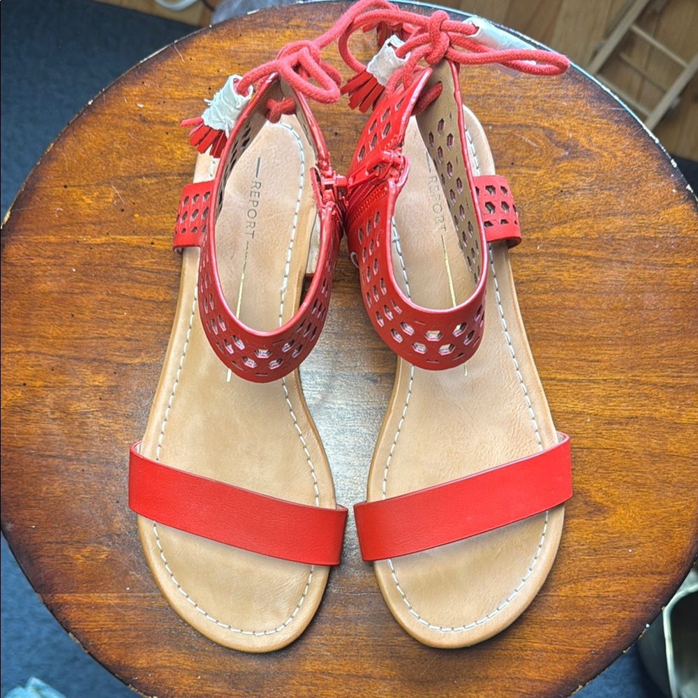 Women’s Red Report Sandal Size 7
